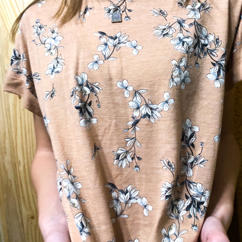 Floral top - Picture 3 of 9
